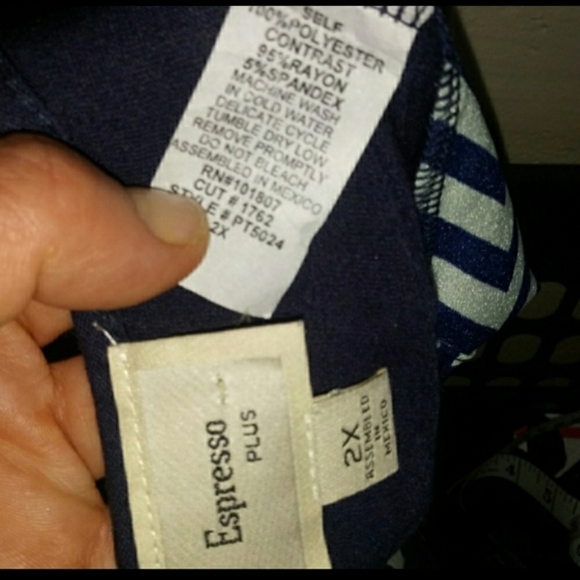 Expresso Top Size 2X Navy Cheveron Print Like New - Picture 7 of 8